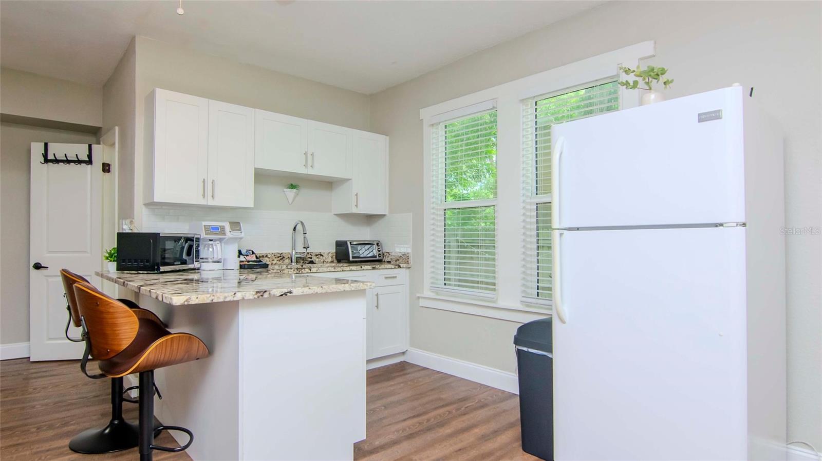 WARREN & KEYES - Residential Income