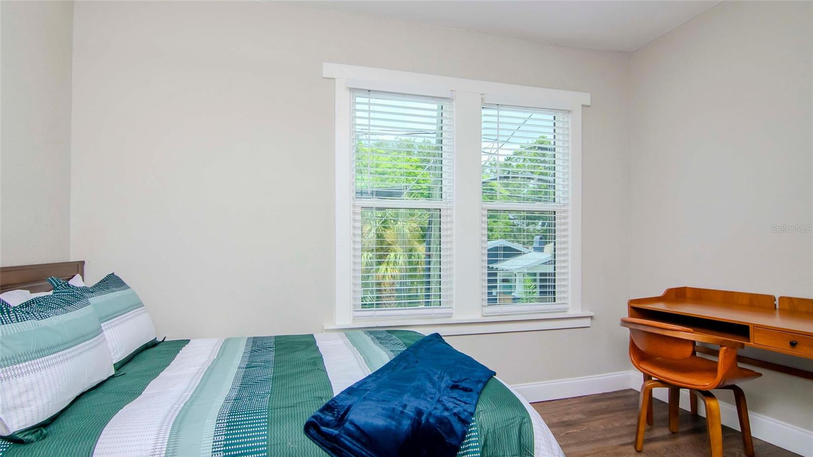 WARREN & KEYES - Residential Income