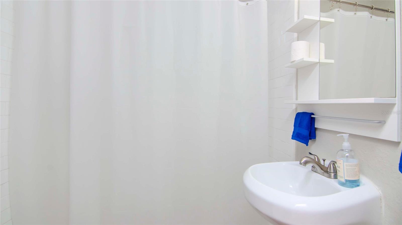 WARREN & KEYES - Residential Income