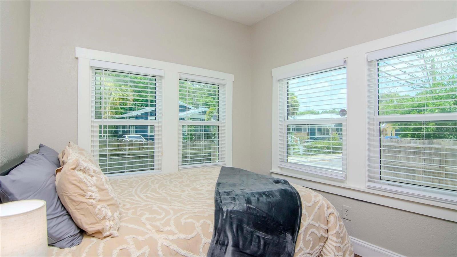 WARREN & KEYES - Residential Income