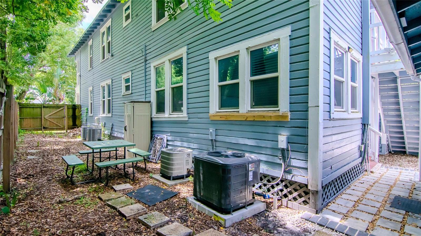 WARREN & KEYES - Residential Income