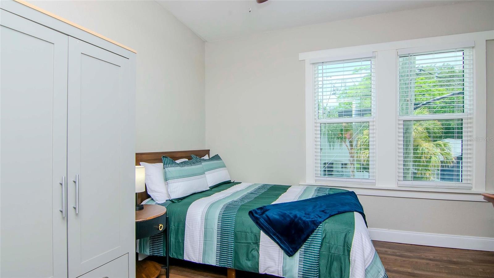 WARREN & KEYES - Residential Income