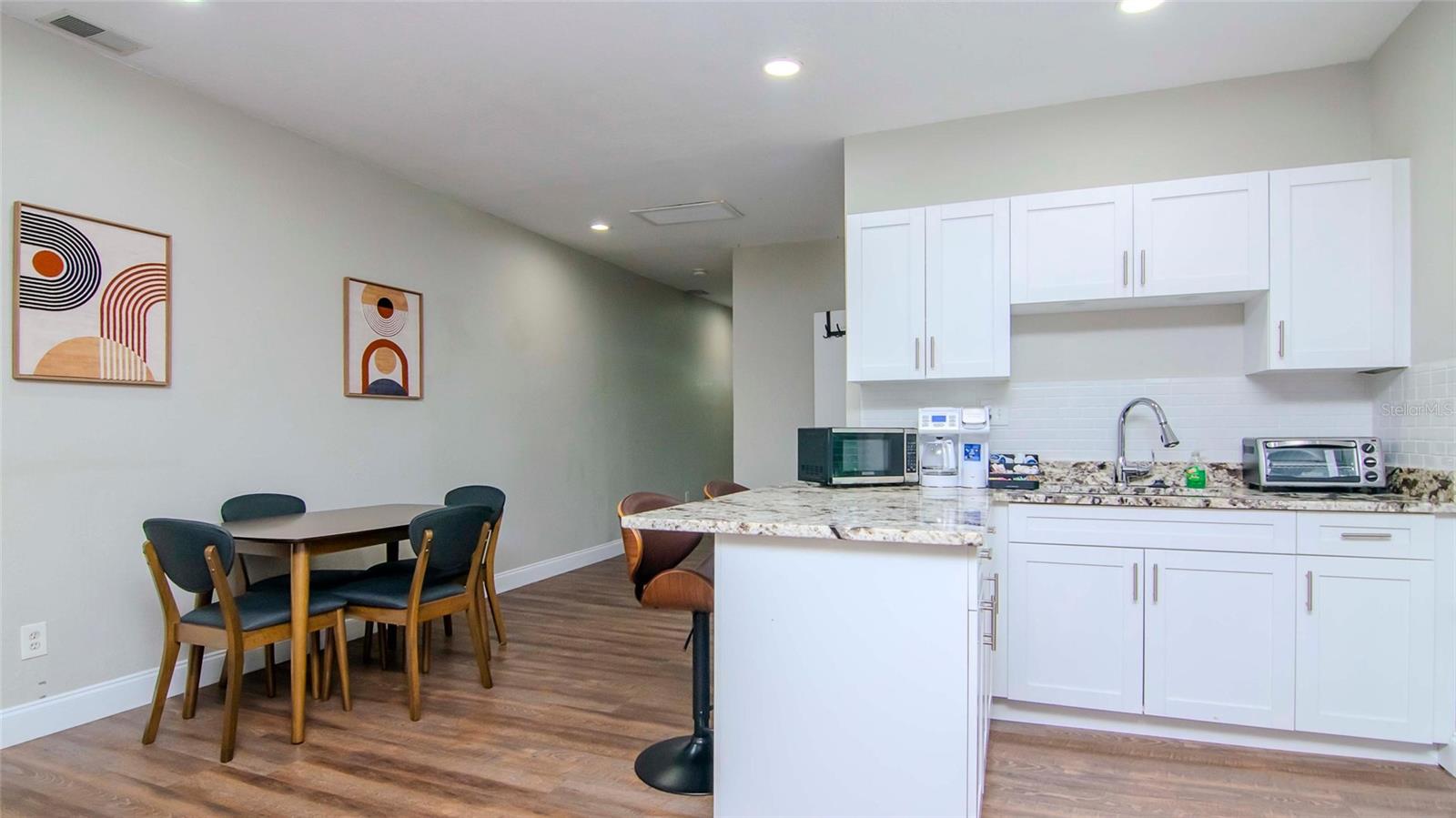 WARREN & KEYES - Residential Income