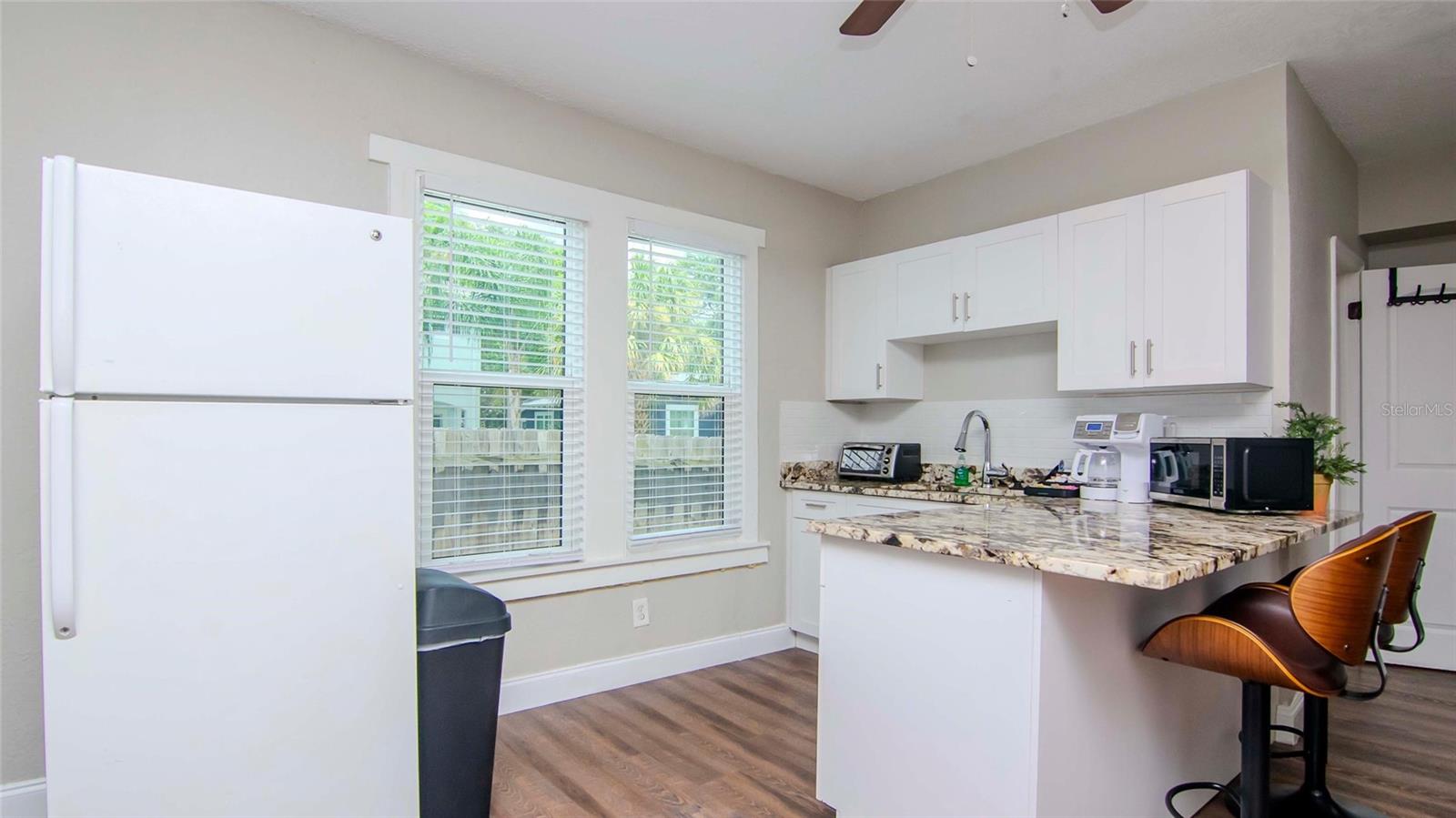 WARREN & KEYES - Residential Income