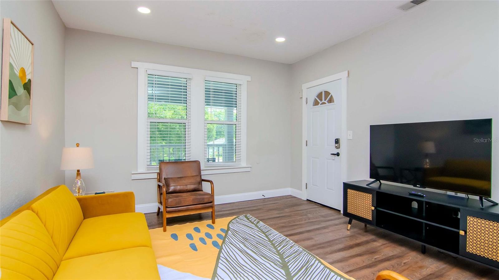 WARREN & KEYES - Residential Income