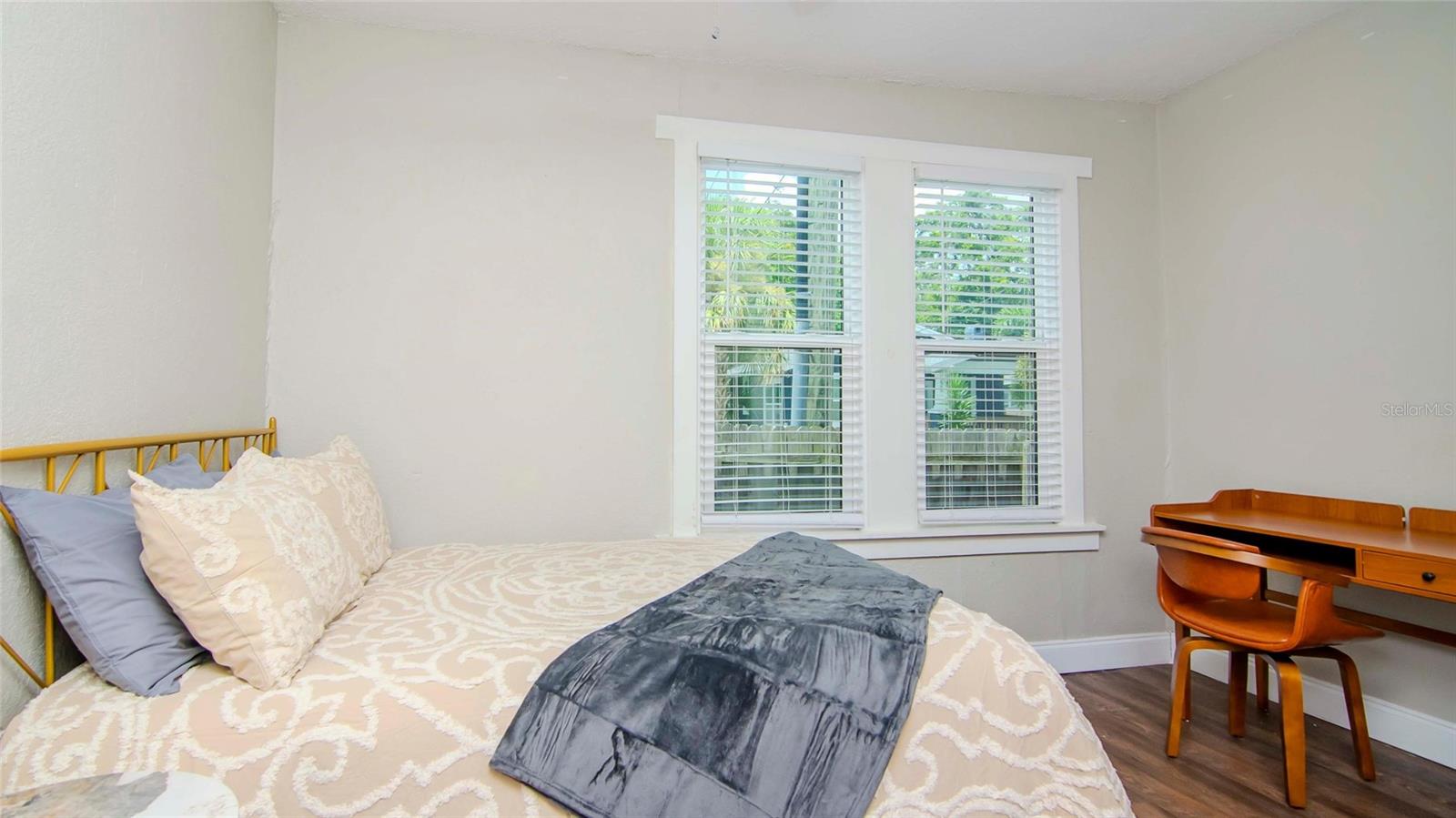 WARREN & KEYES - Residential Income