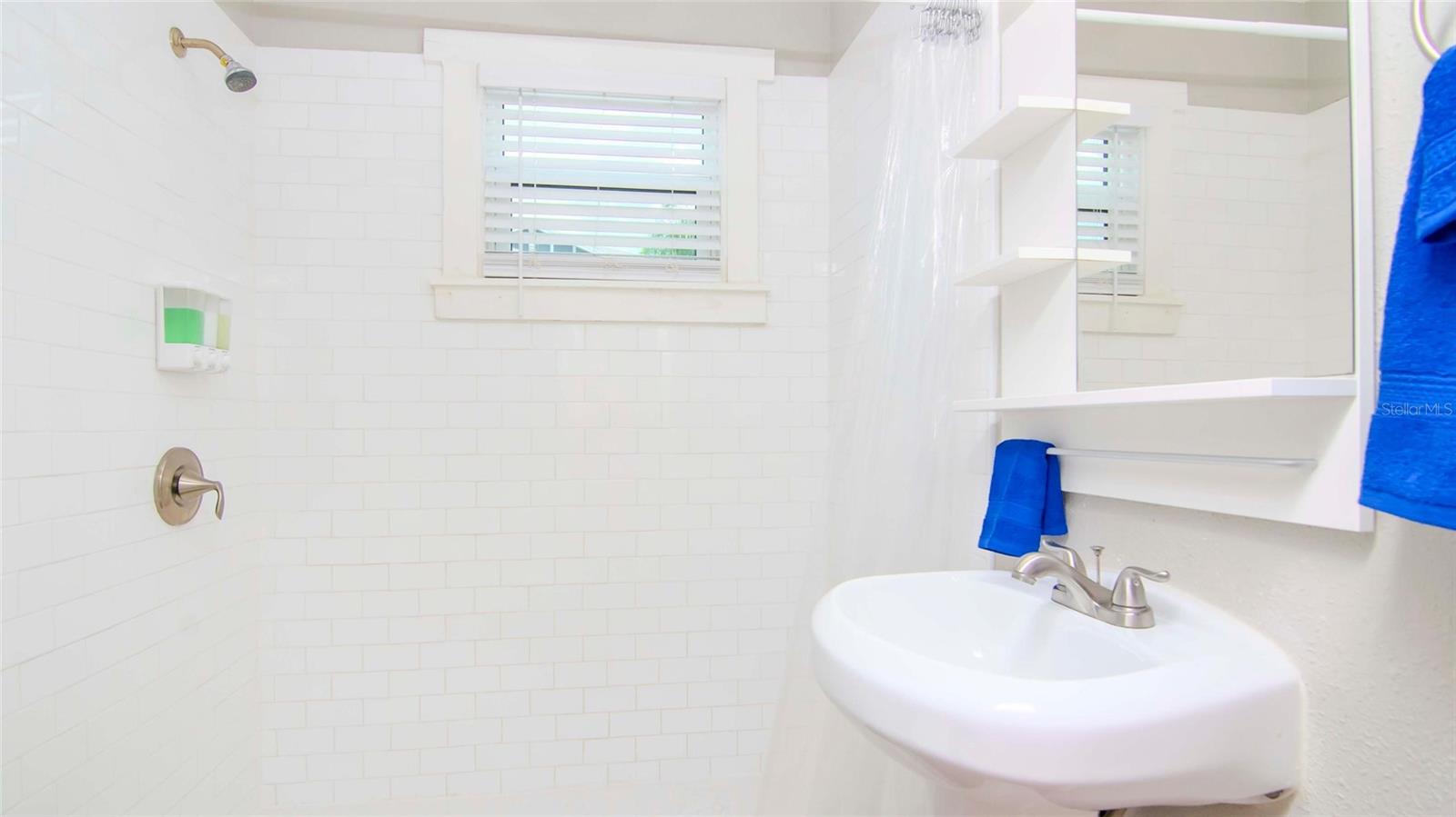 WARREN & KEYES - Residential Income