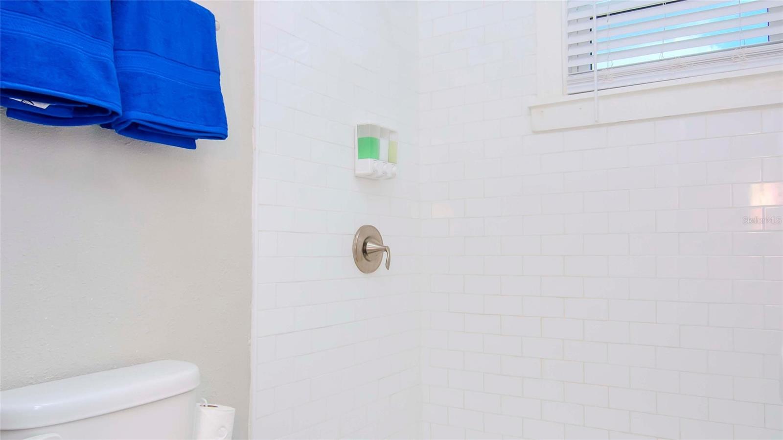 WARREN & KEYES - Residential Income