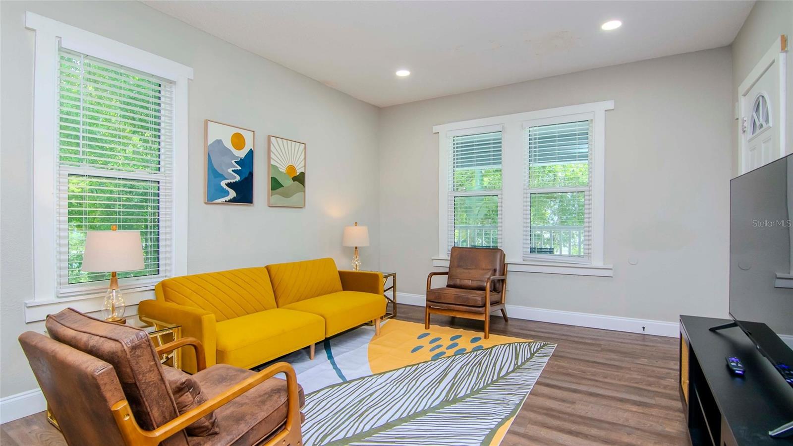 WARREN & KEYES - Residential Income