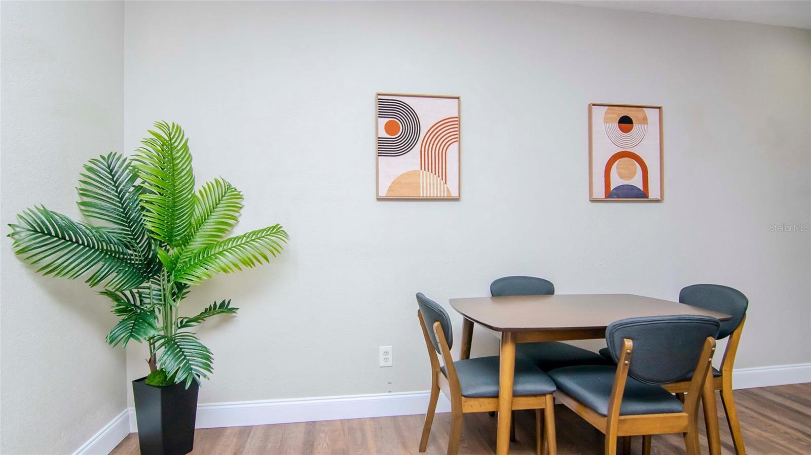 WARREN & KEYES - Residential Income