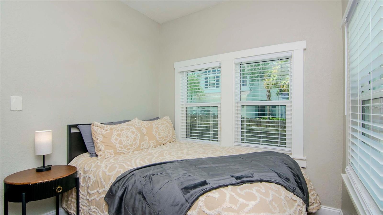 WARREN & KEYES - Residential Income