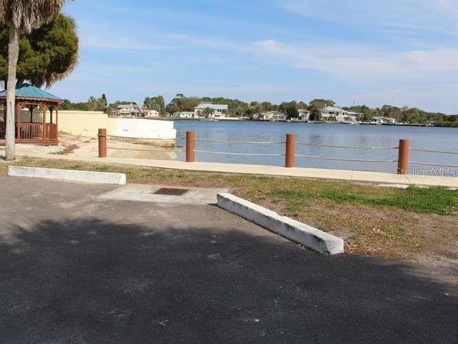 THE LAKES - Residential