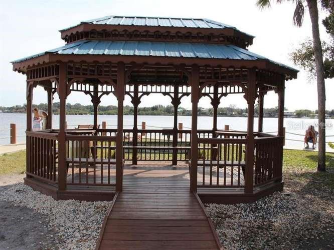 THE LAKES - Residential