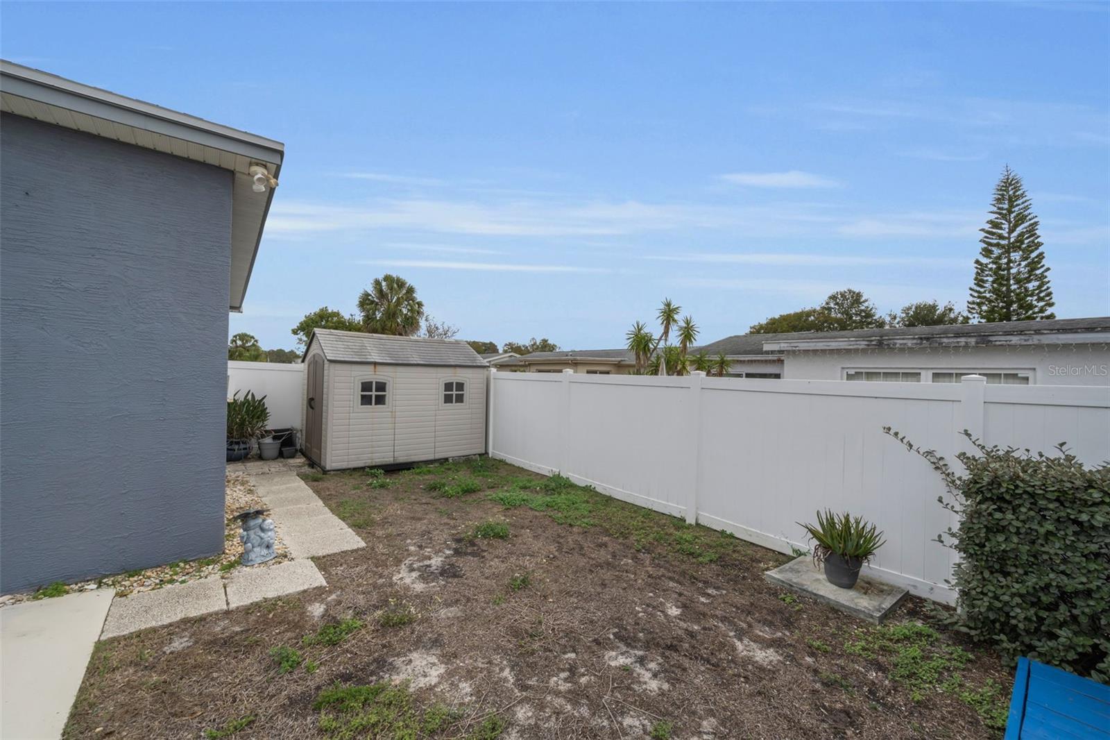 THE LAKES - Residential