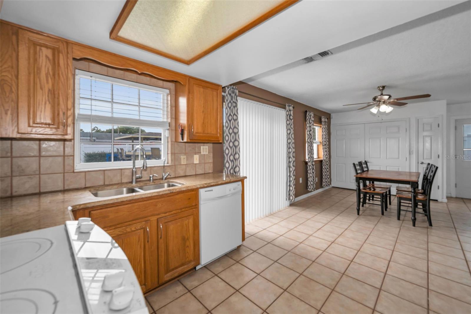 THE LAKES - Residential