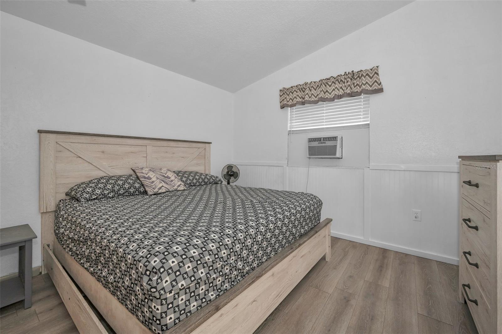 THE LAKES - Residential