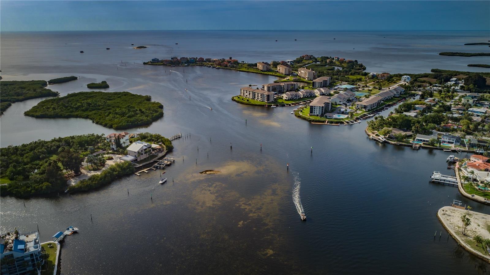 THE LAKES - Residential