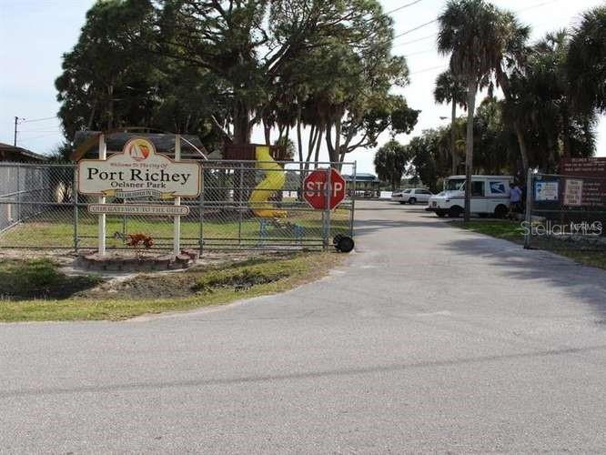 THE LAKES - Residential