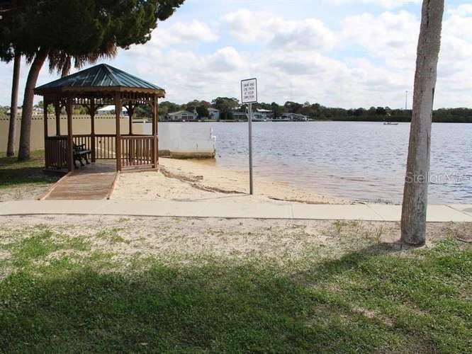 THE LAKES - Residential