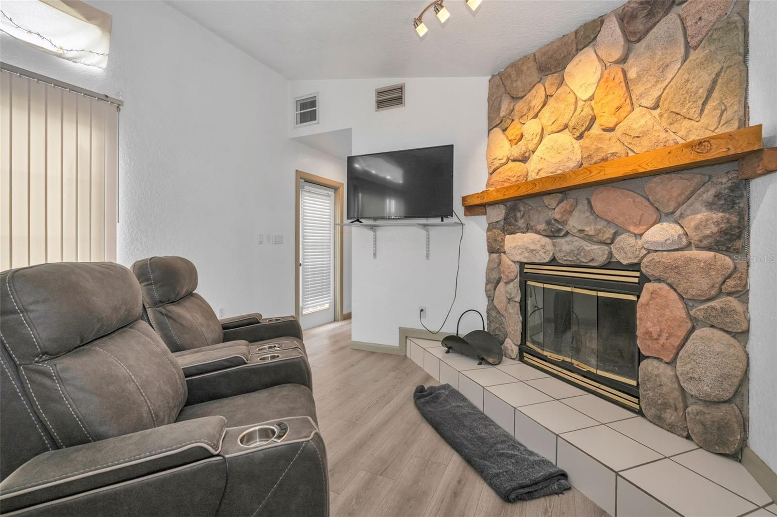 THE LAKES - Residential