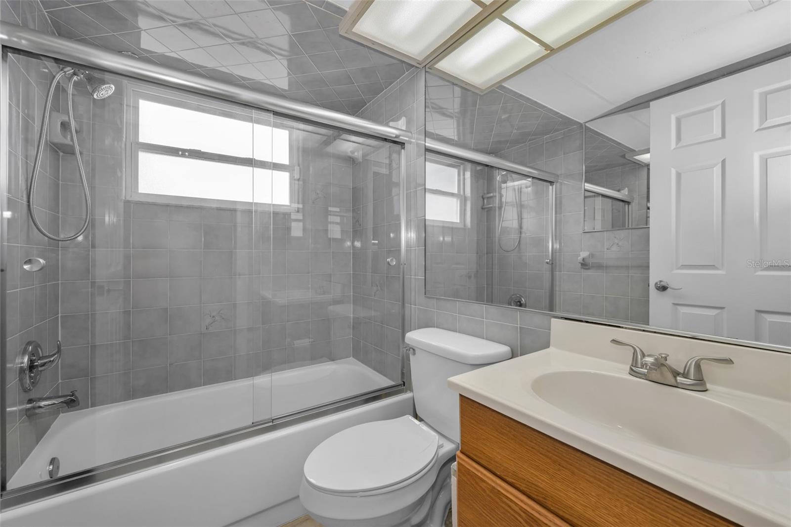 THE LAKES - Residential