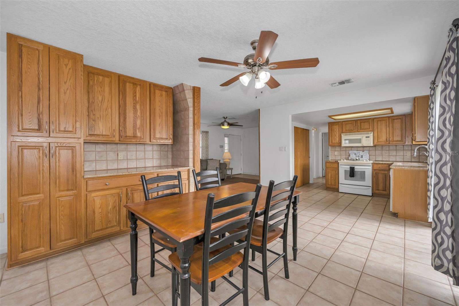 THE LAKES - Residential