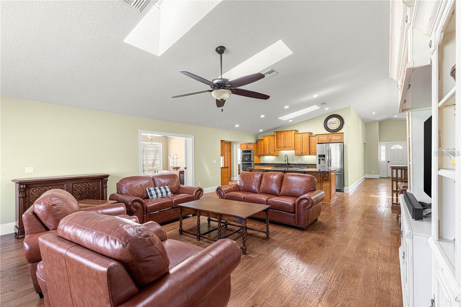 ON TOP OF THE WORLD - Residential