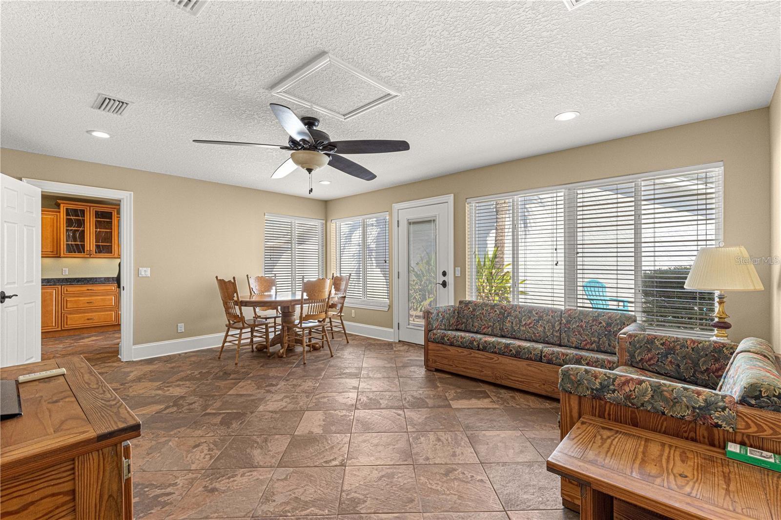 ON TOP OF THE WORLD - Residential