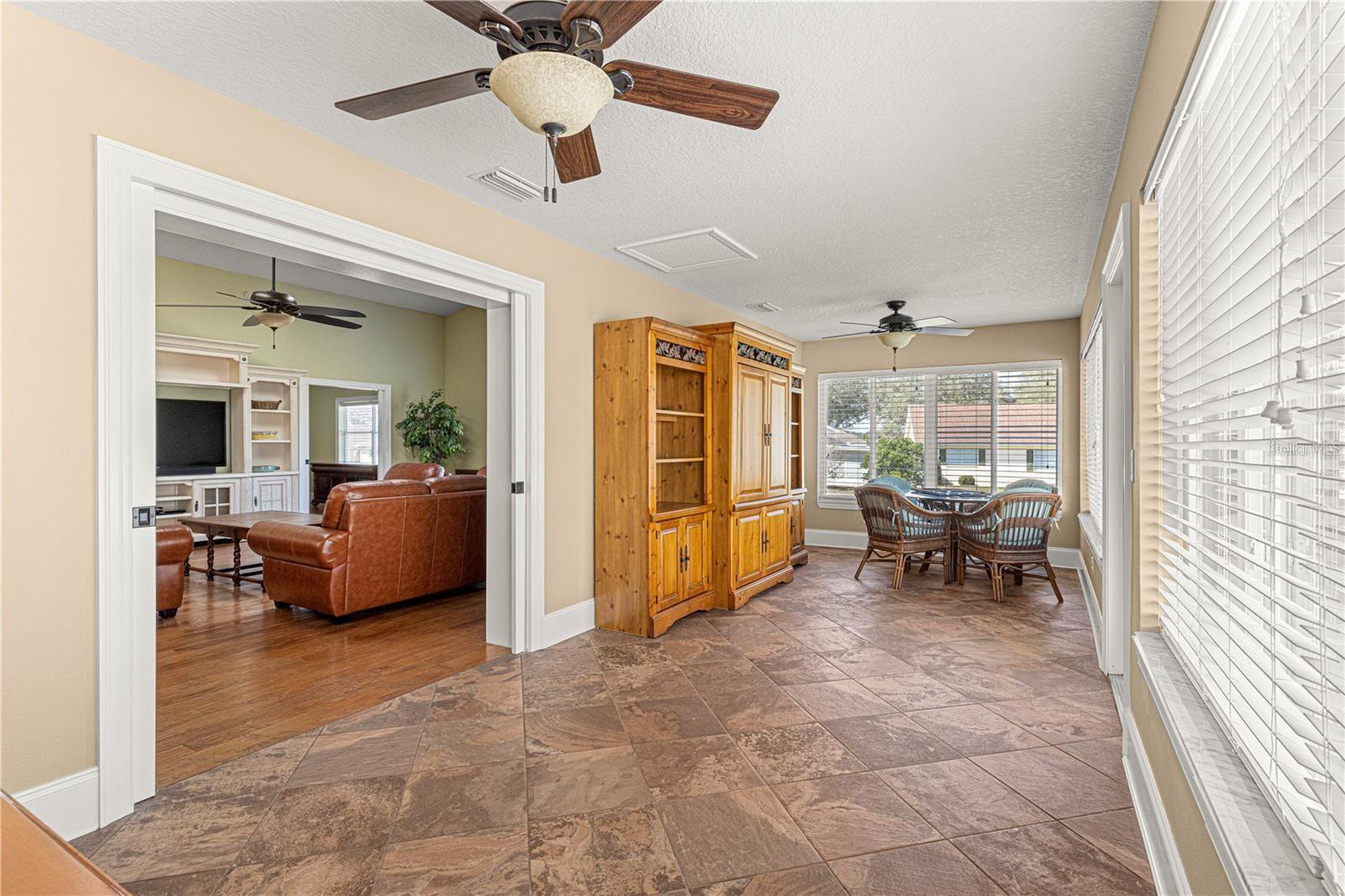 ON TOP OF THE WORLD - Residential