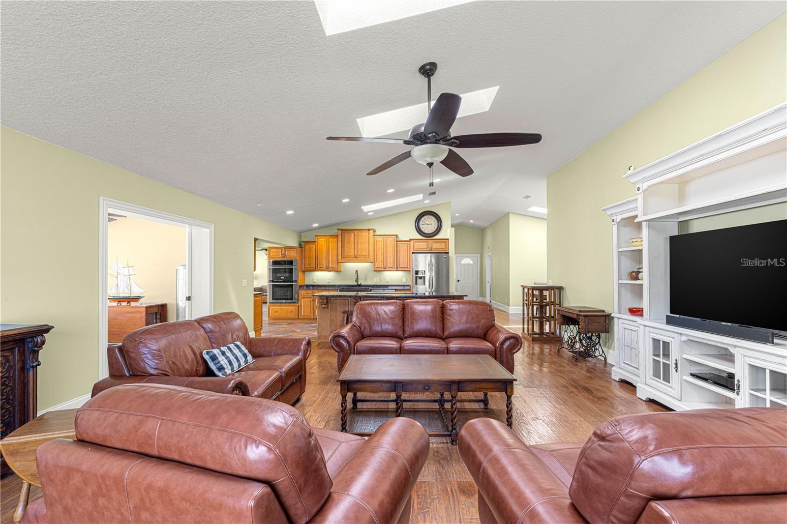 ON TOP OF THE WORLD - Residential