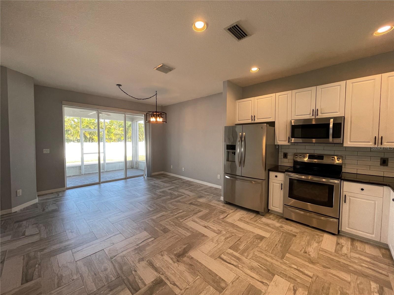 LAKESIDE PRESERVE - Residential