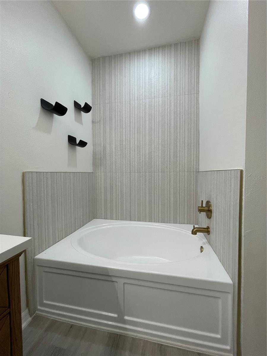 LAKESIDE PRESERVE - Residential