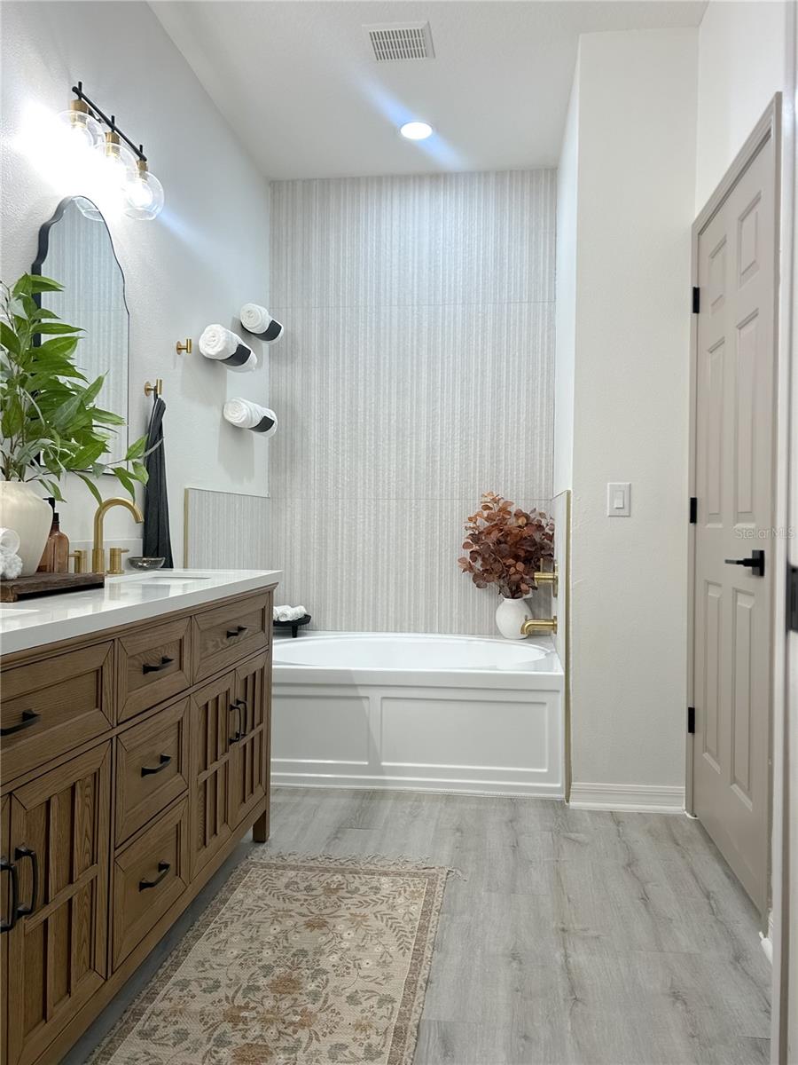 LAKESIDE PRESERVE - Residential