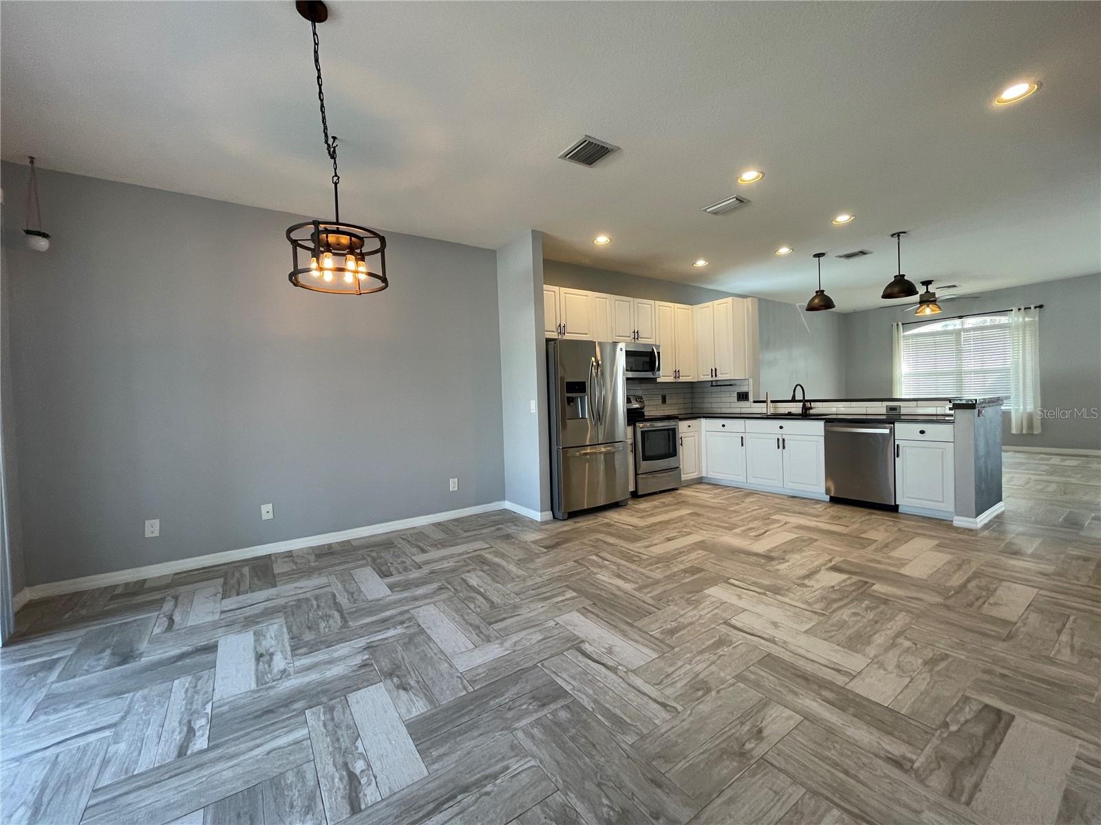 LAKESIDE PRESERVE - Residential