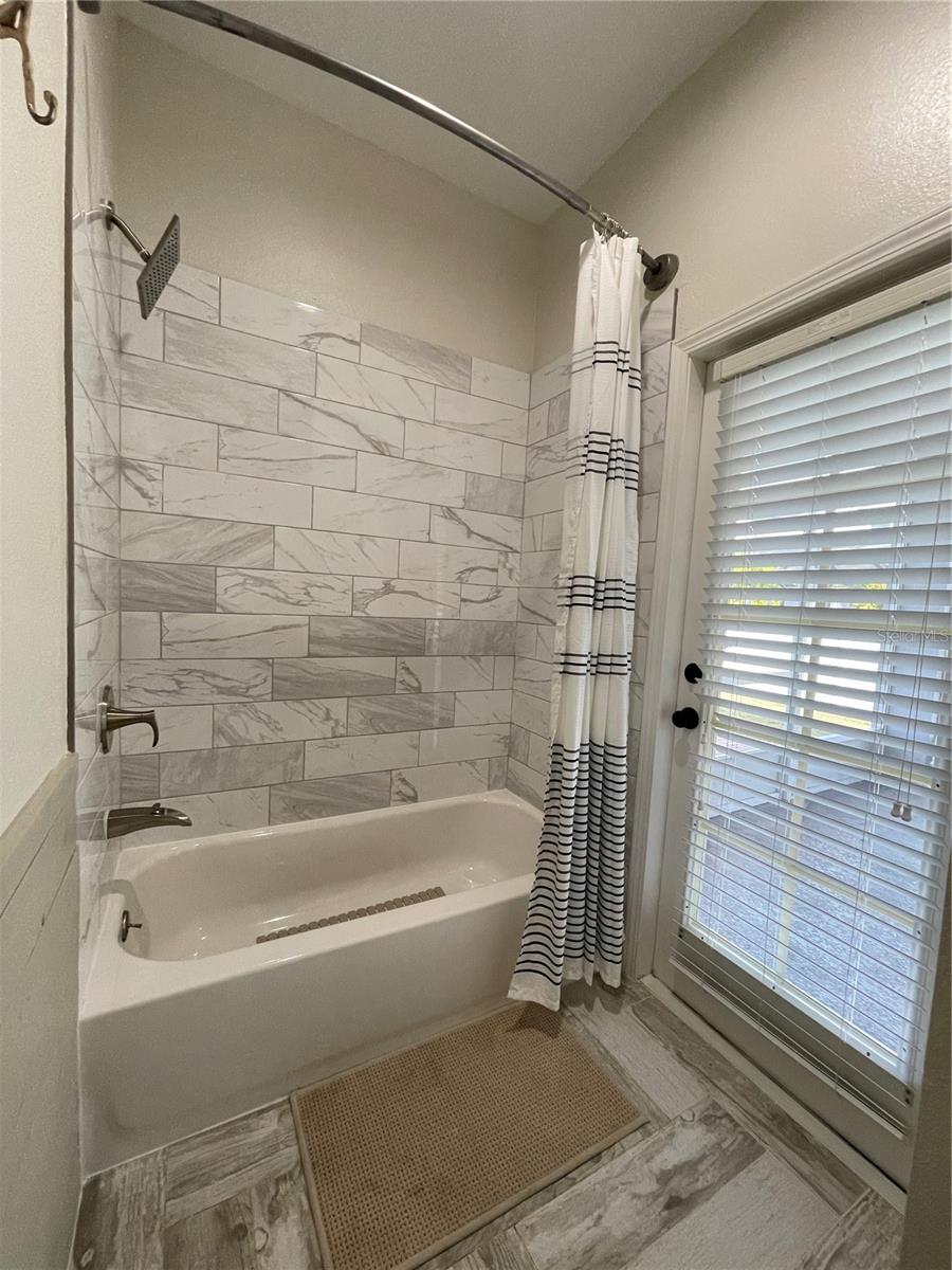 LAKESIDE PRESERVE - Residential