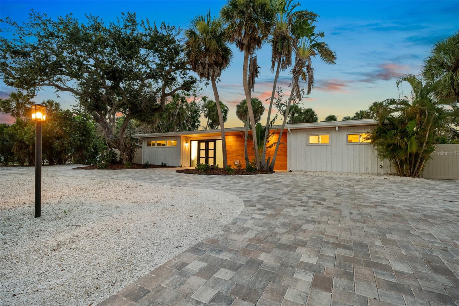 4879 COMMONWEALTH DRIVE