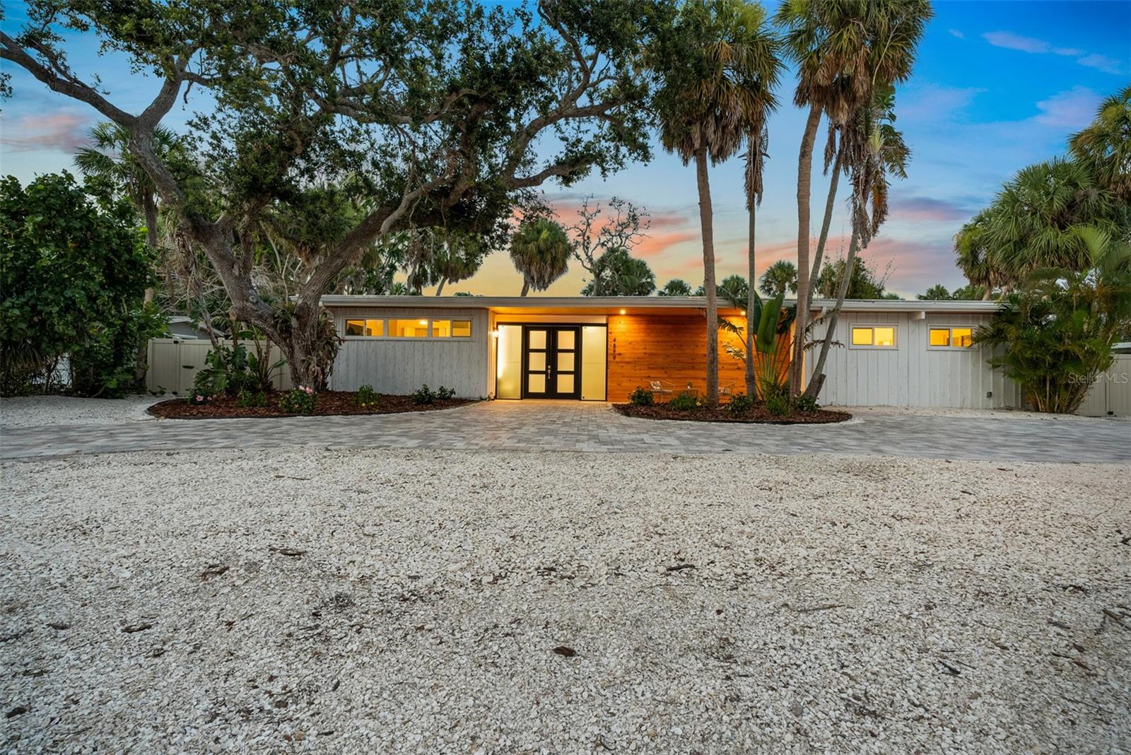 4879 COMMONWEALTH DRIVE