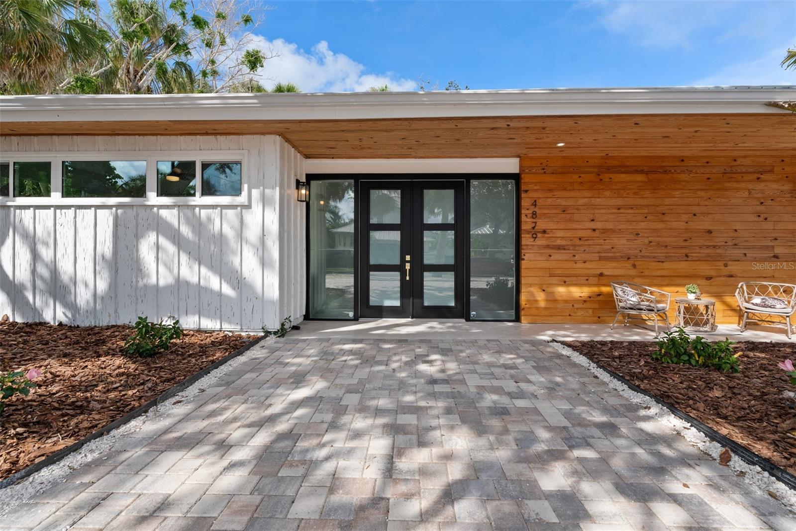4879 COMMONWEALTH DRIVE