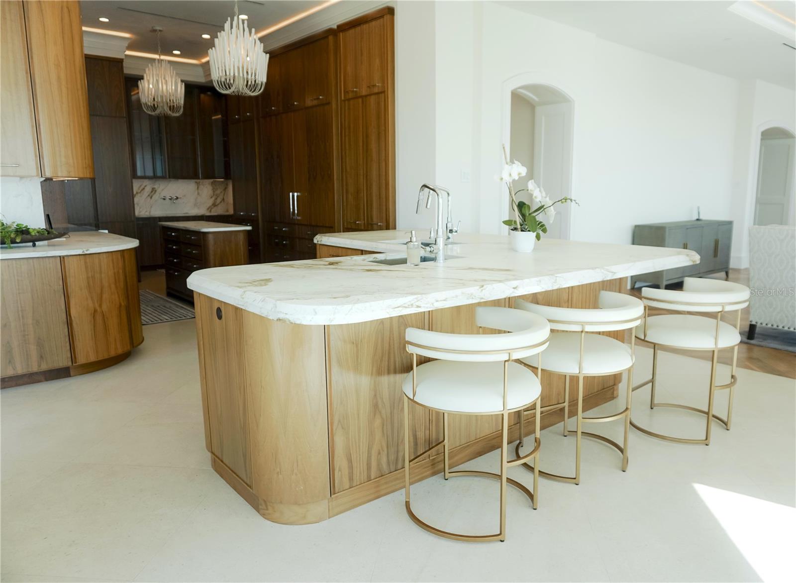 555 5TH AVENUE NE 1302