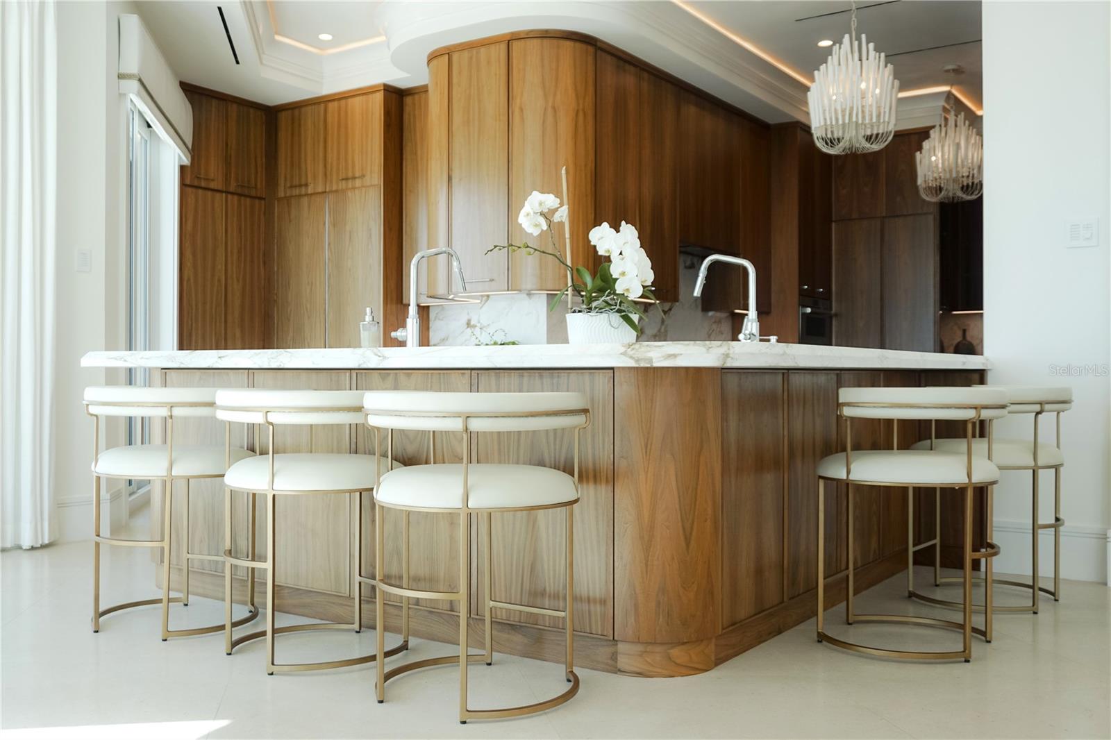 555 5TH AVENUE NE 1302