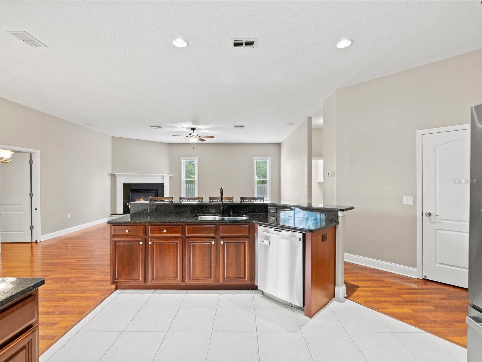 ROYAL HIGHLANDS - Residential