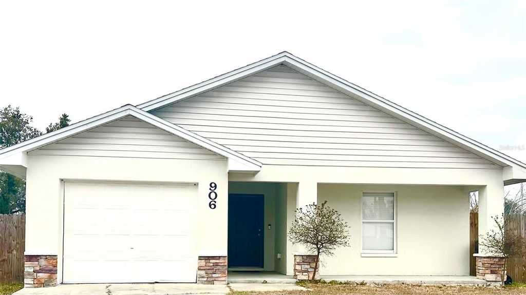 Photo of 906 SE 5th Street, Mulberry, FL 33860 (MLS # L4959200)