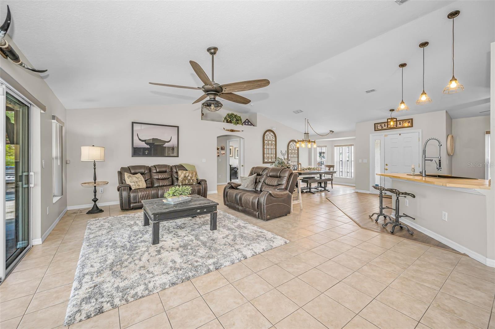 ROYAL HIGHLANDS - Residential