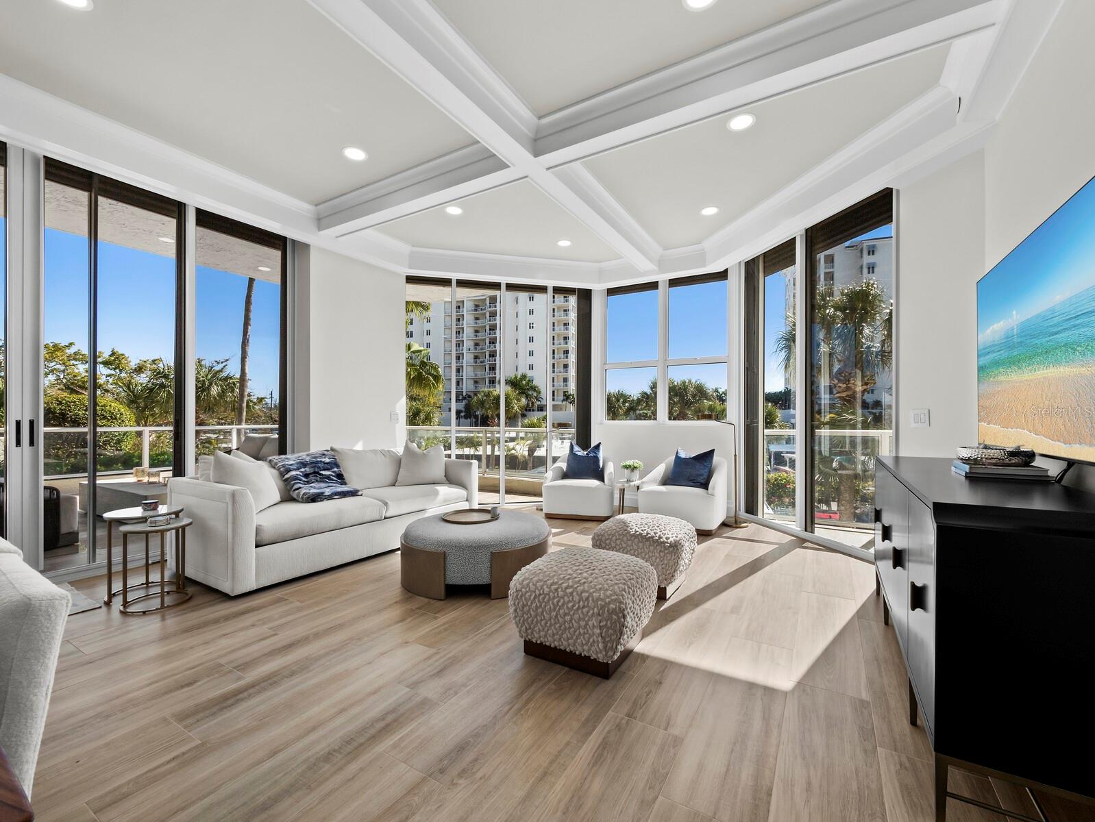 L ELEGANCE ON LIDO BEACH - Residential