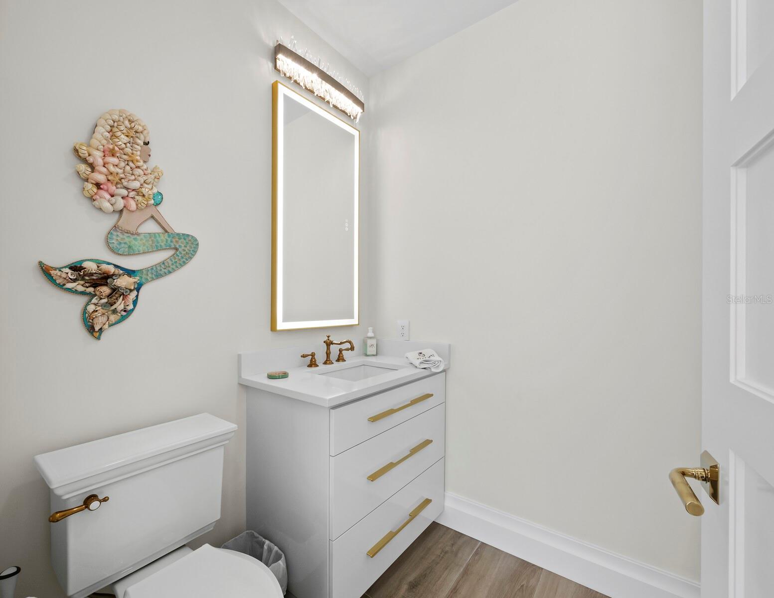 L ELEGANCE ON LIDO BEACH - Residential