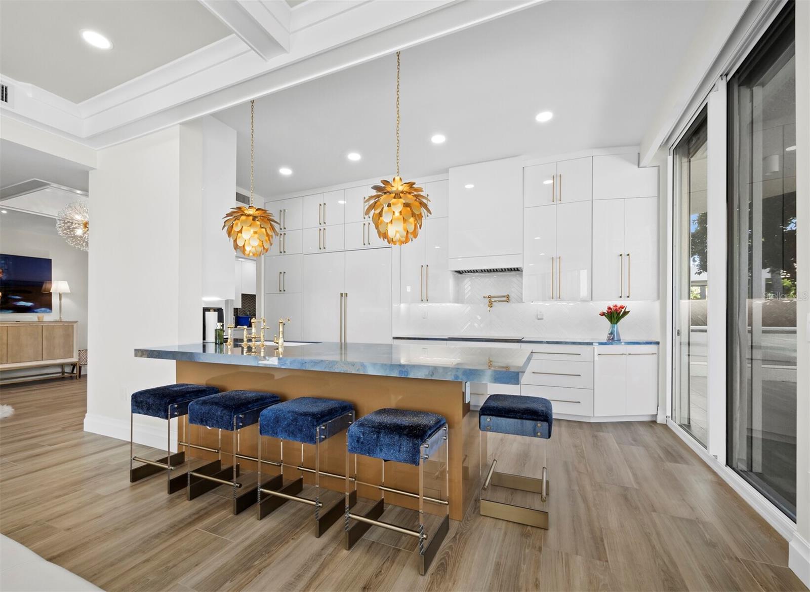 L ELEGANCE ON LIDO BEACH - Residential