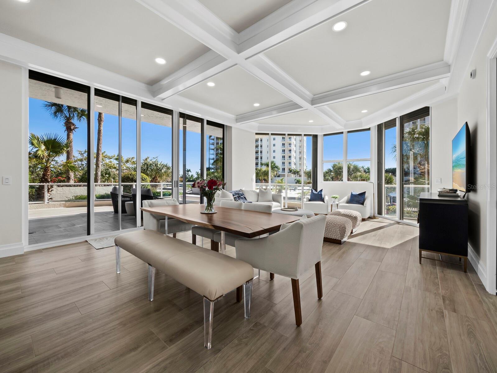 L ELEGANCE ON LIDO BEACH - Residential