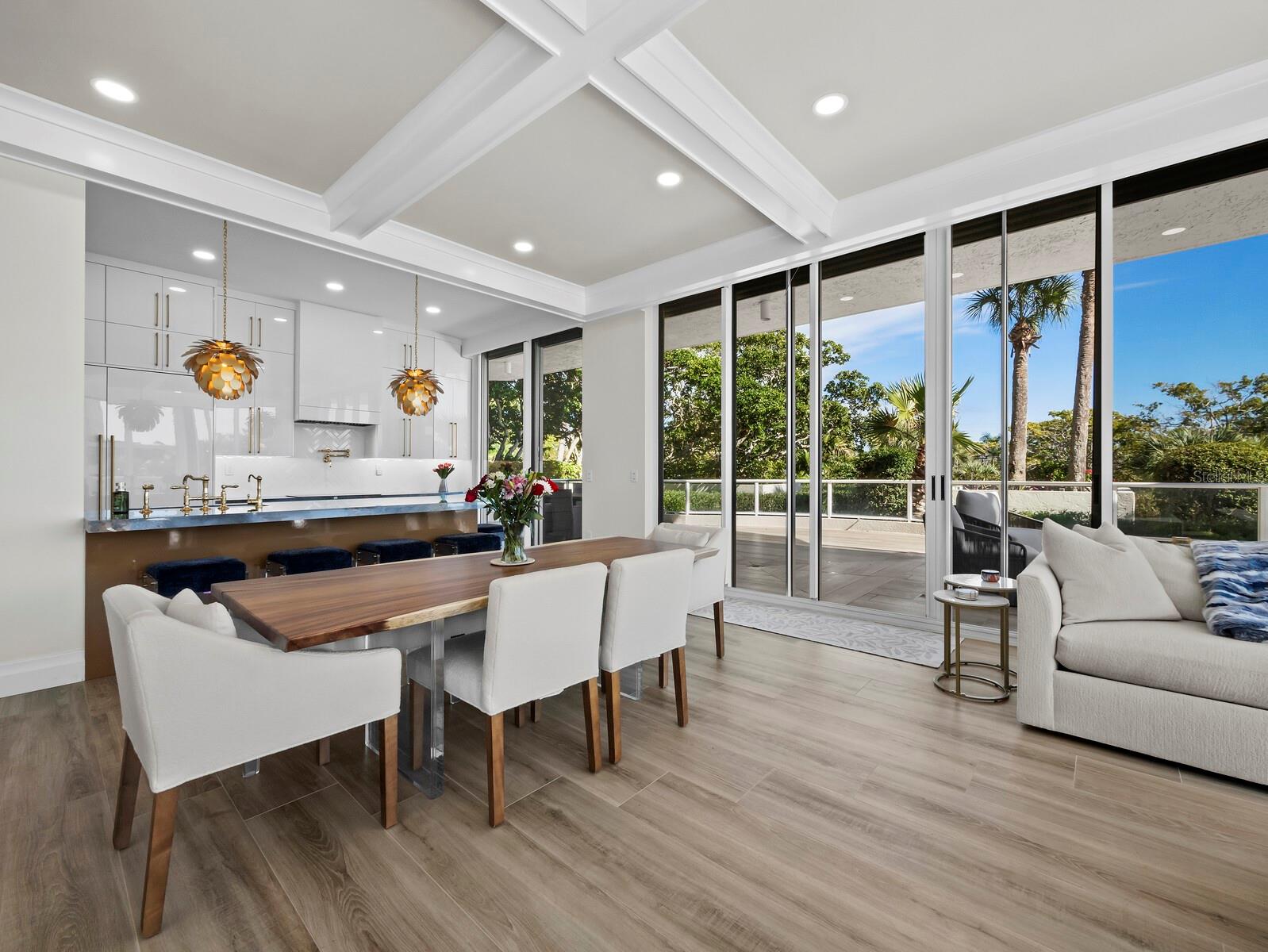 L ELEGANCE ON LIDO BEACH - Residential