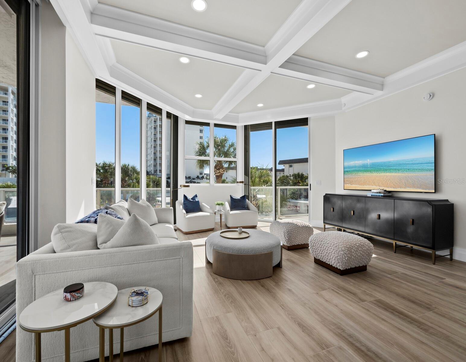 L ELEGANCE ON LIDO BEACH - Residential