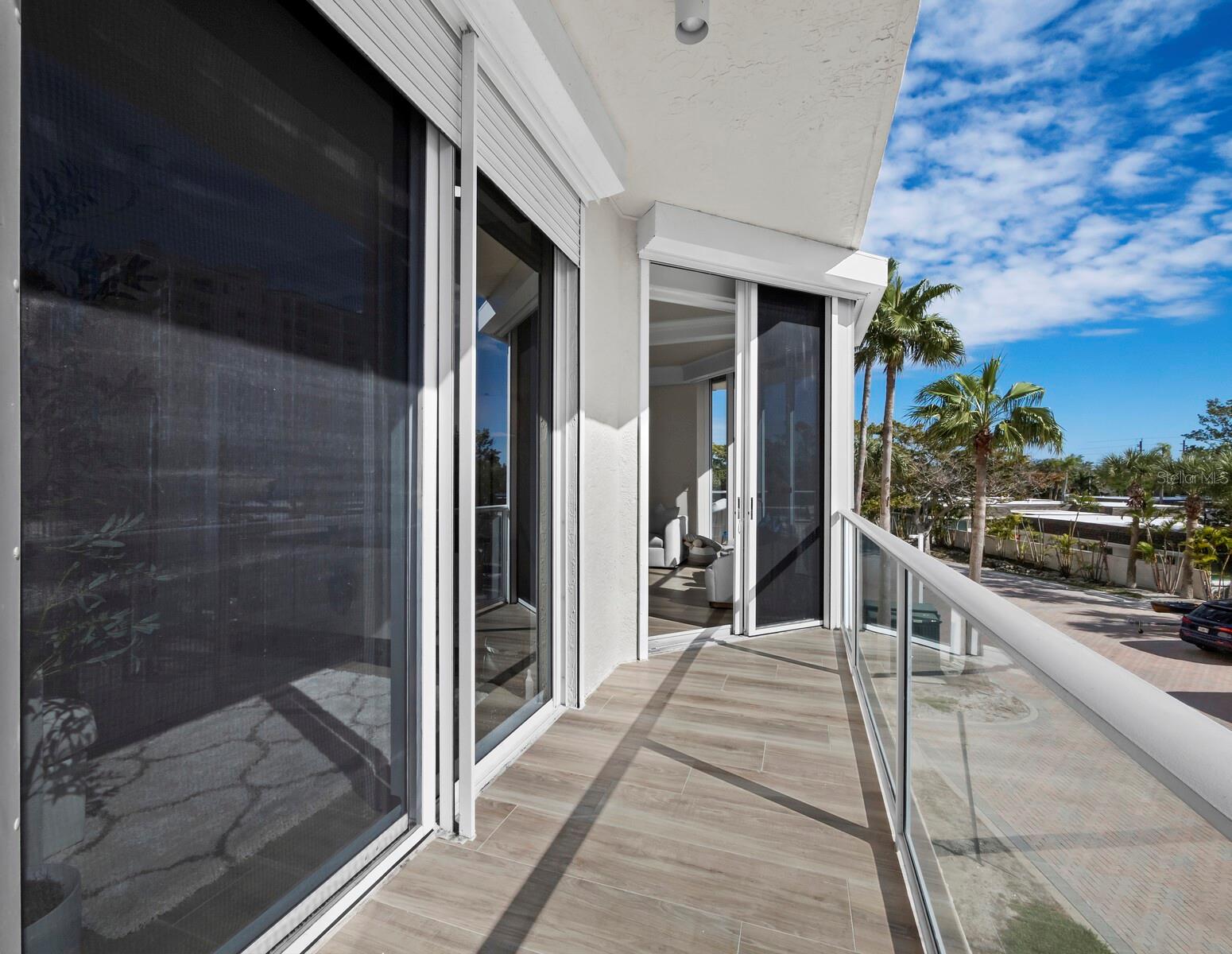 L ELEGANCE ON LIDO BEACH - Residential